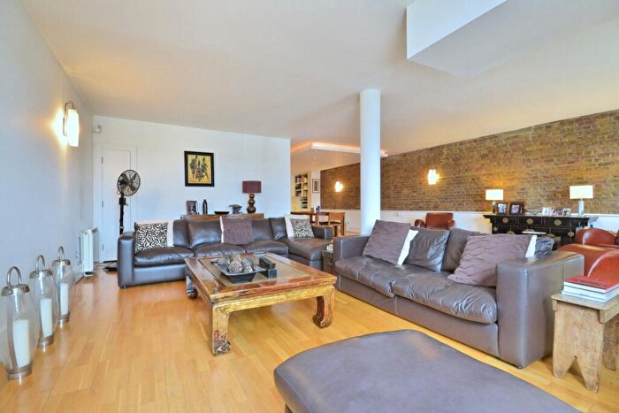 2 Bedroom Apartment For Sale In Great Jubilee Wharf, Wapping, E1W