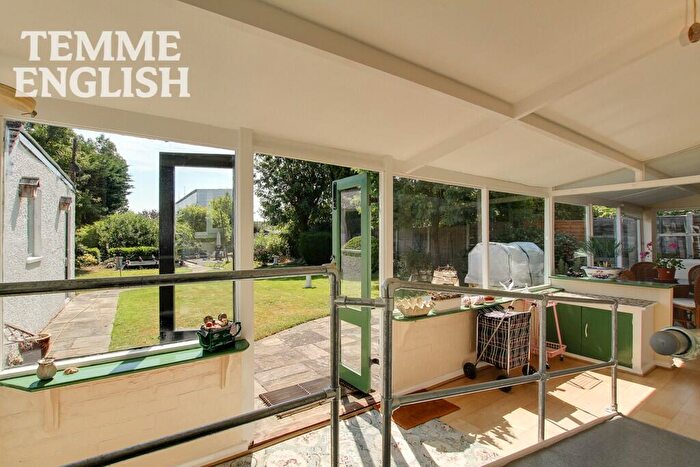 3 Bedroom Detached Bungalow For Sale In Highcliffe Road, Wickford, Essex, SS11