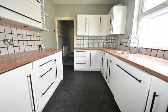 2 Bedroom Flat To Rent In Powerscourt Road, Portsmouth, Hampshire, PO2