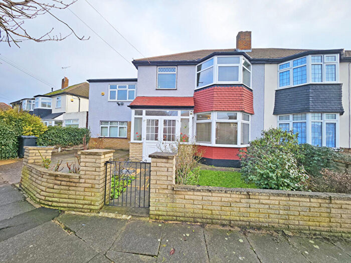 5 Bedroom Semi Detached House For Sale In Wensleydale Avenue, Ilford, IG5