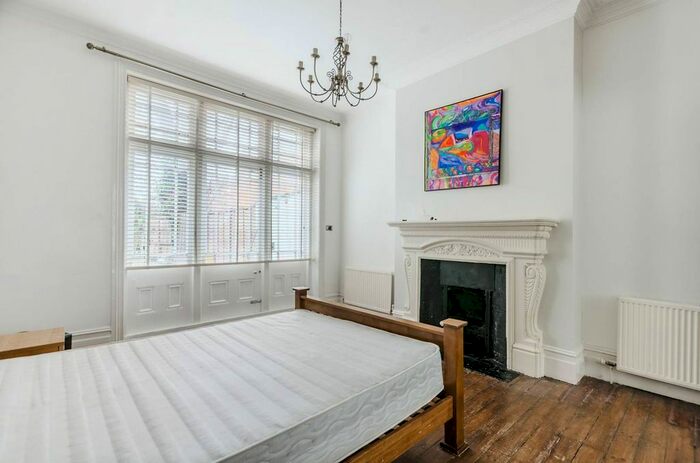 2 Bedroom Flat To Rent In Emanuel Avenue, Acton, London, W3