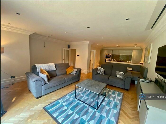 2 Bedroom Flat To Rent In Inglefield Mews, Wilmslow, SK9