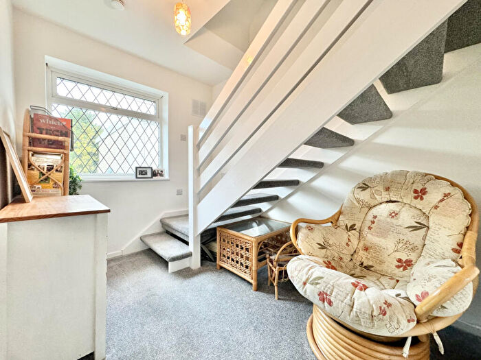 2 Bedroom Semi-Detached Bungalow For Sale In Glamis Close, Garforth, LS25