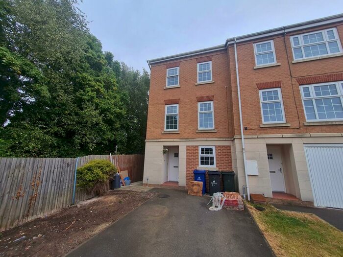 3 Bedroom House To Rent In The Potteries, New Rossington, Doncaster, DN11