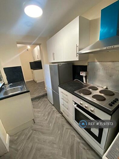 4 Bedroom Terraced House To Rent In Oldham Road, Royton, Oldham, OL2