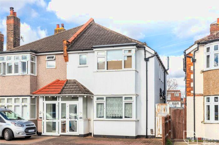 4 Bedroom Semi-Detached House To Rent In Southlands Road, Bromley, BR2