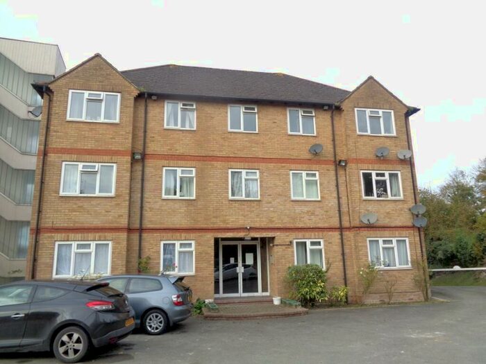2 Bedroom Apartment To Rent In Wesley Dene, High Wycombe, HP13