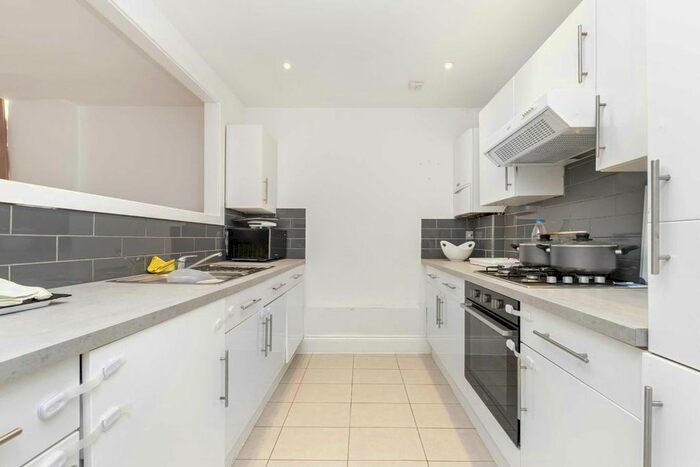 2 Bedroom Flat To Rent In Bohemia Place, Mare Street, London, E8