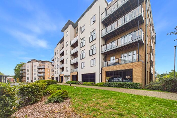2 Bedroom Flat To Rent In Fleming Place, Bracknell, Berkshire, RG12