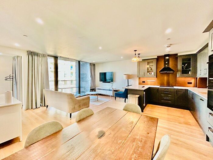 3 Bedroom Flat To Rent In Emery Way, London, E1W