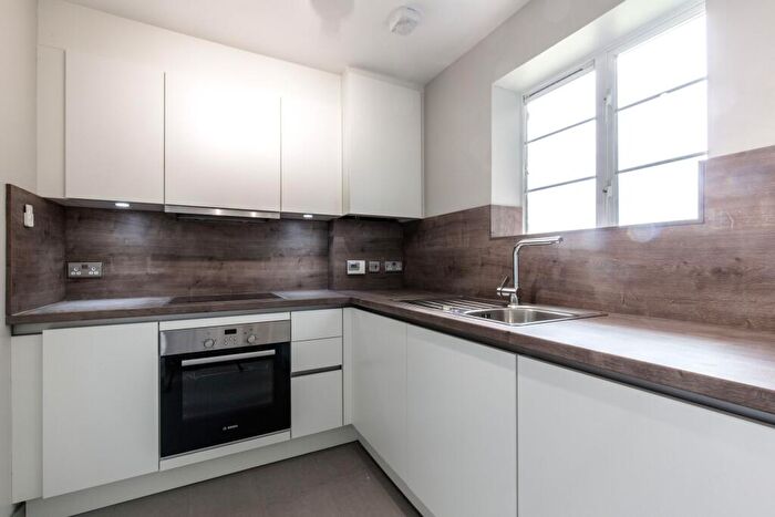 2 Bedroom Flat To Rent In Delta Court, Coles Green Road, NW2