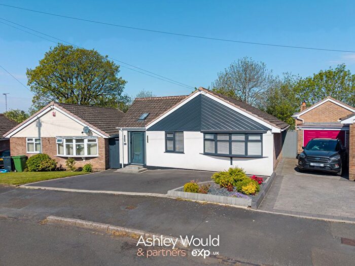 3 Bedroom Detached House For Sale In Middlefield Avenue, Halesowen, B62