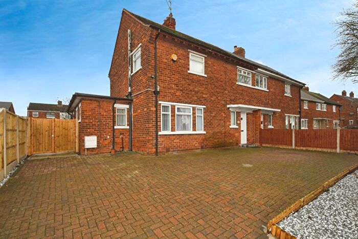 3 Bedroom Semi-Detached House For Sale In Thornton Avenue, Scunthorpe, DN16