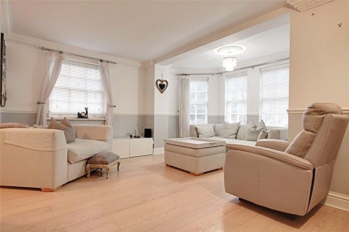 1 Bedroom Flat To Rent In Buchanan Close, London, N21