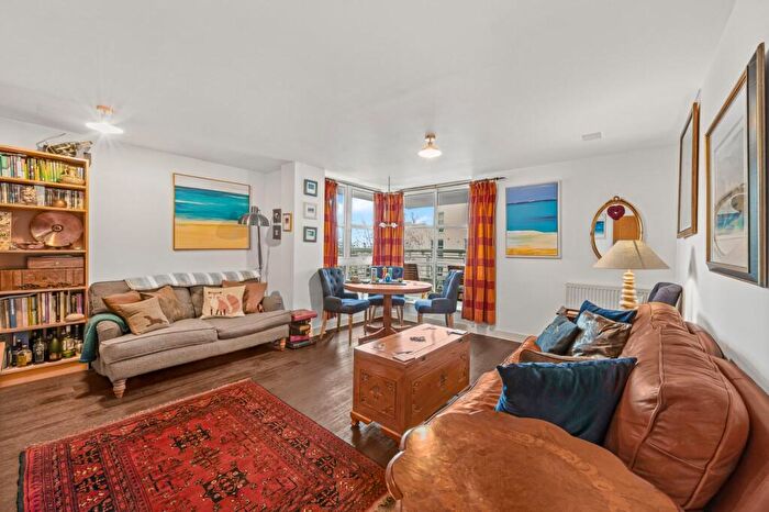 2 Bedroom Flat For Sale In Barrier Point Road, Silvertown, E16