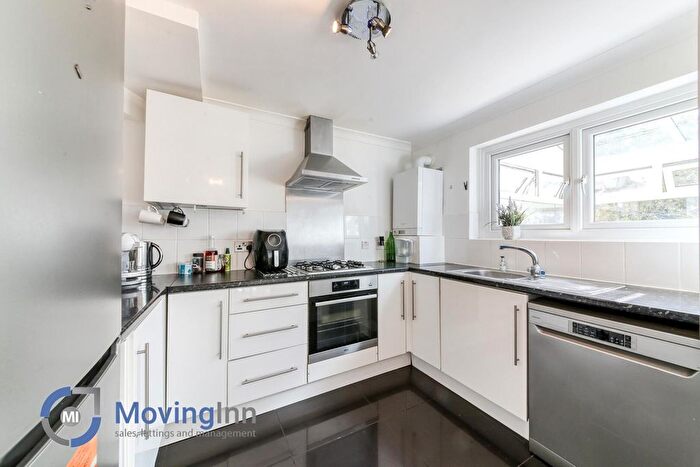 4 Bedroom End Terrace House For Sale In Chestnut Grove, Mitcham, CR4