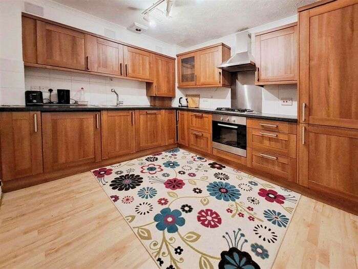 2 Bedroom Flat To Rent In Woodside Grange Road, Woodside Park, N12