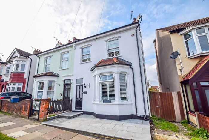 4 Bedroom Semi Detached House For Sale In Marguerite Drive, Leigh-On-Sea, SS9
