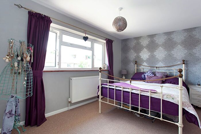2 Bedroom End Of Terrace House To Rent In Beckett Lane, Crawley, RH11