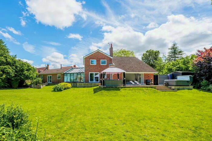 4 Bedroom Detached House For Sale In The Street, Honingham, NR9