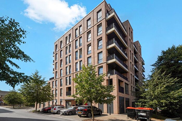 2 Bedroom Flat To Rent In Holman Drive, Southall, UB2