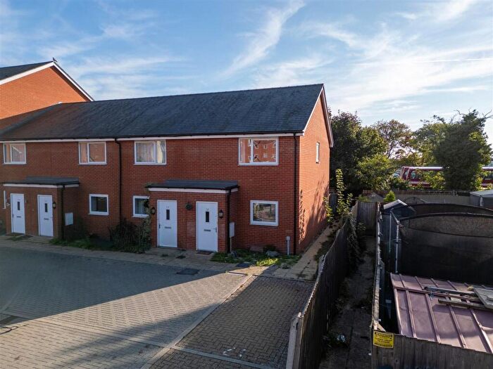 2 Bedroom House For Sale In Boldison Close, Aylesbury, HP19