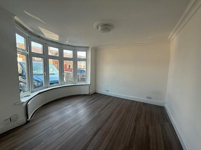 4 Bedroom Terraced House To Rent In Brights Avenue, Rainham, RM13