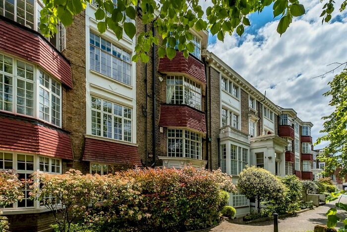 2 Bedroom Flat To Rent In Kings Avenue, London, SW4