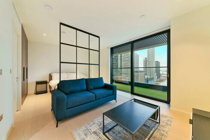 Apartment To Rent In Bagshaw Building, Wardian, Canary Wharf, E14