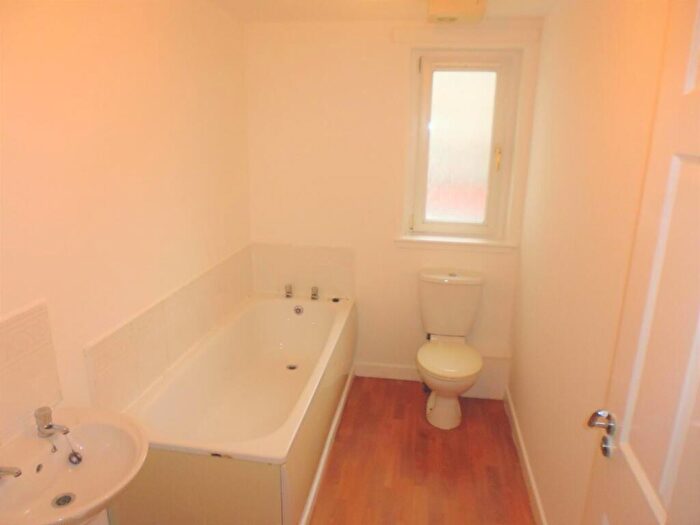 2 Bedroom Apartment To Rent In Hamiltonhill Gardens, Glasgow, G22