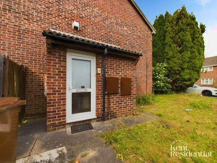 1 Bedroom Semi-Detached House To Rent In Tay Close, Lordswood, Chatham, Kent, ME5