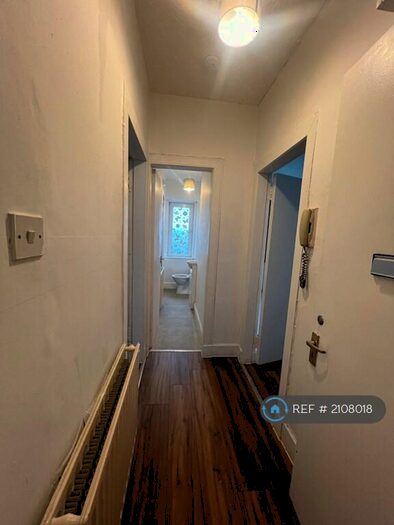 1 Bedroom Flat To Rent In E, Greenock, PA15