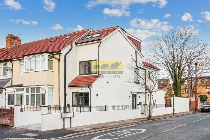 3 Bedroom End Terrace House For Sale In Norfolk Road, Colliers Wood, London, SW19