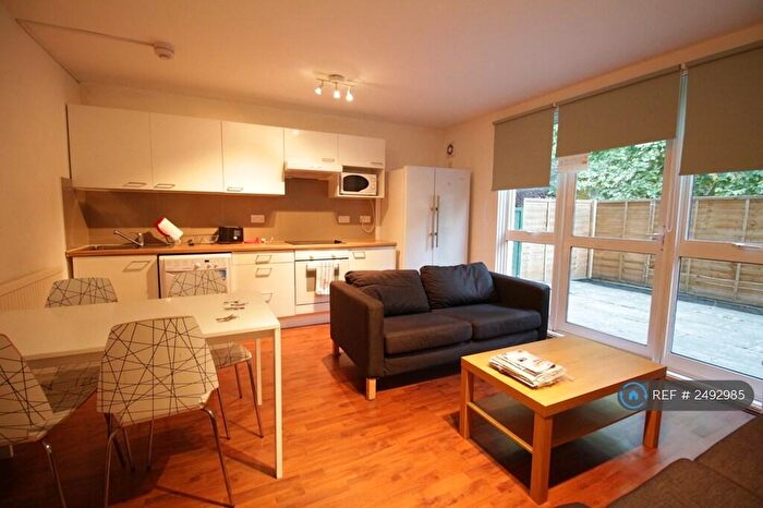 3 Bedroom Flat To Rent In Trimdon, London, NW1