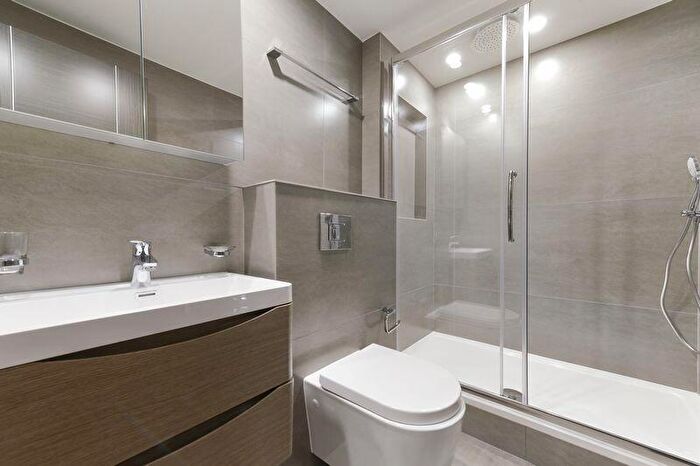 3 Bedroom Flat To Rent In Cresta House, Finchley Road, Swiss Cottage, London, NW3