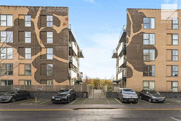 1 Bedroom Flat For Sale In Citius Court, Jacks Farm Way, E4