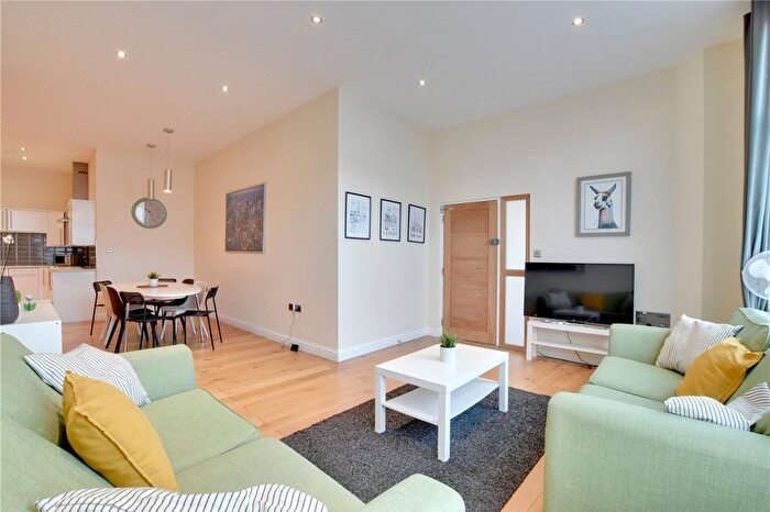 2 Bedroom Flat To Rent In Trafalgar Road, Greenwich, London, SE10