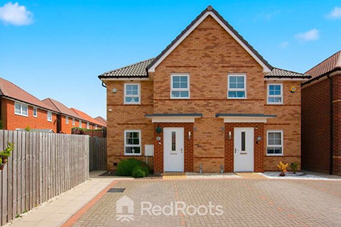 3 Bedroom Semi-Detached House For Sale In Farleigh Drive, Harworth, Doncaster, South Yorkshire, DN11
