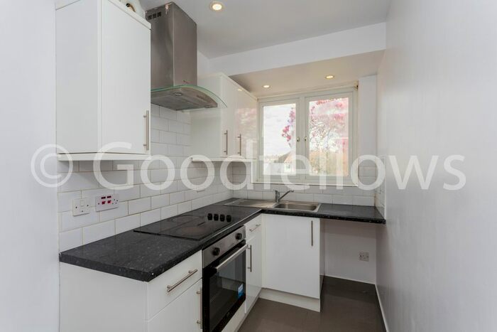 3 Bedroom Detached House To Rent In Garth Road, Morden, Surrey, SM4