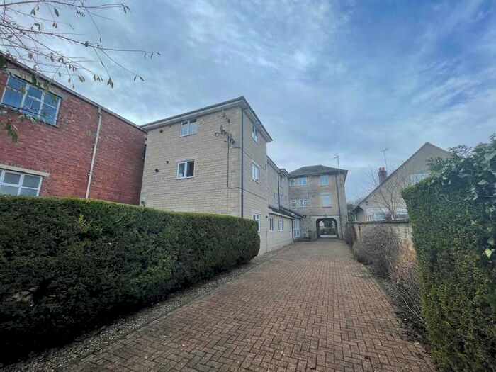 2 Bedroom Flat To Rent In 2nd Floor, 2 Bed, Apartment To Rent In Cirencester, GL7