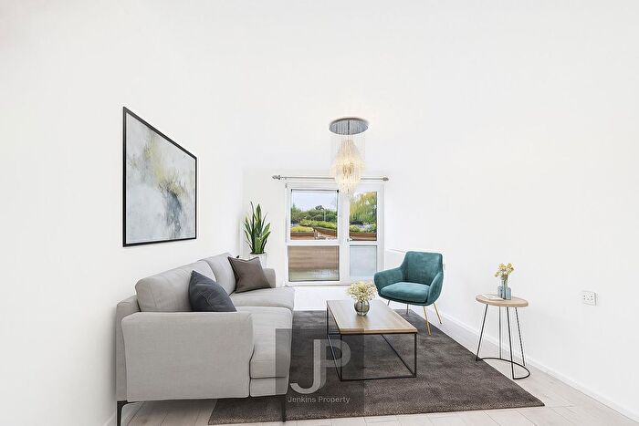 1 Bedroom Property To Rent In Defoe Way, Romford, RM5