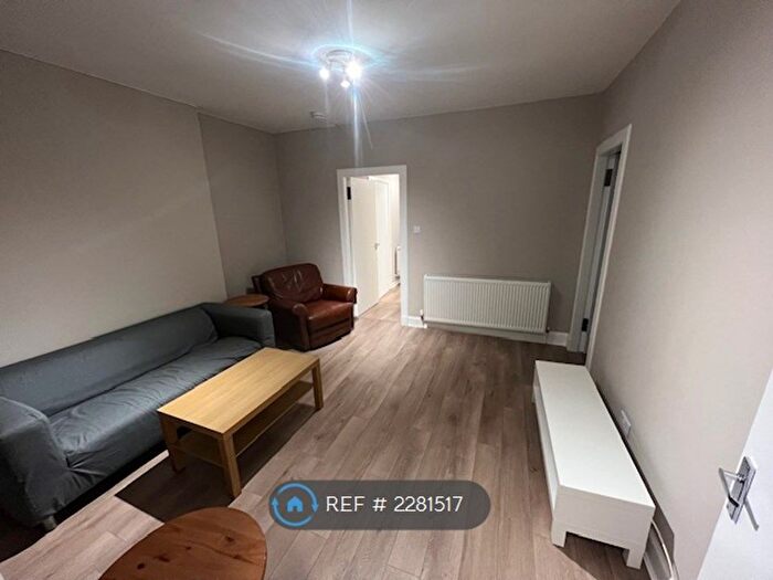 2 Bedroom Flat To Rent In Albert Street, Edinburgh, EH7