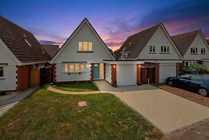 3 Bedroom Detached House For Sale In Greenwood Drive, Angmering, BN16