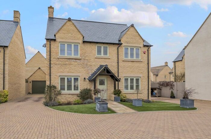4 Bedroom Detached House For Sale In Old Railway Close, Lechlade, Gloucestershire, GL7