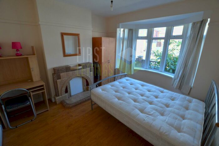 3 Bedroom Semi-Detached House To Rent In Greenhill Road, Clarendon Park, LE2