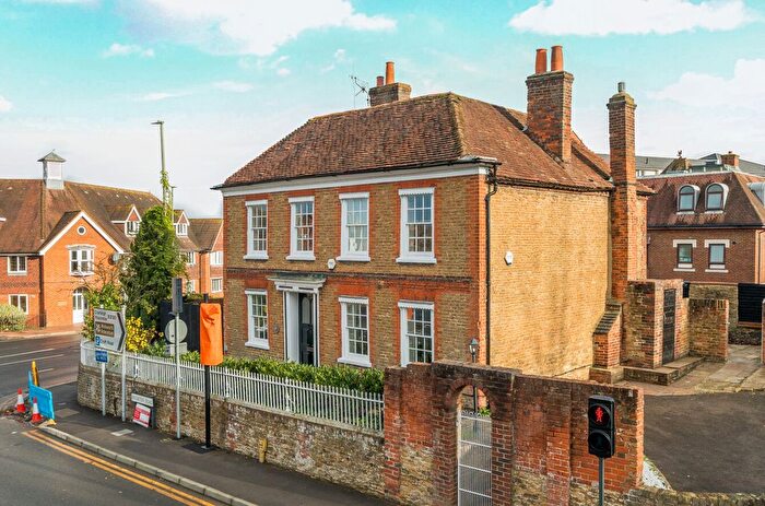 4 Bedroom Detached House For Sale In Godalming, Surrey, GU7