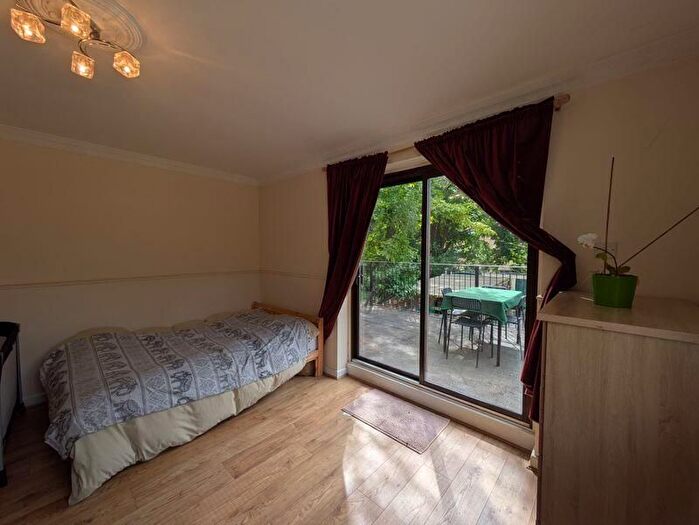2 Bedroom Flat To Rent In Derby Road, Nottingham, NG7