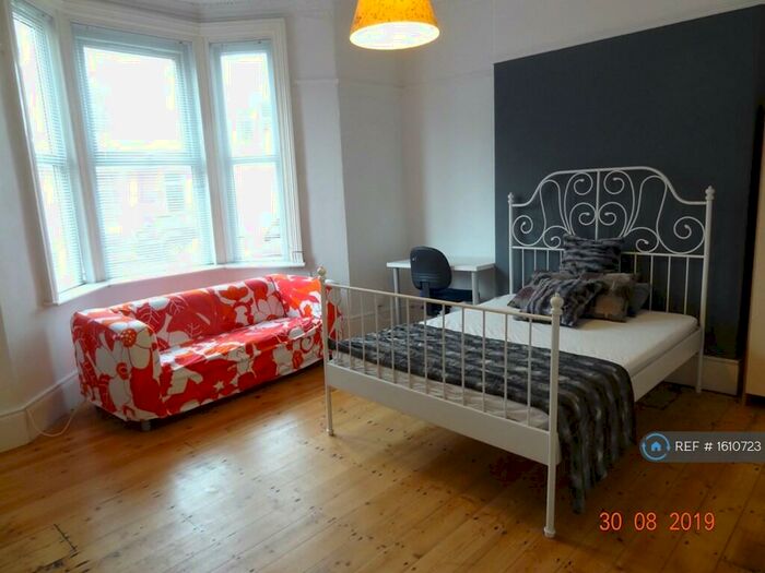 2 Bedroom Flat To Rent In Forsyth Road, Newcastle Upon Tyne, NE2