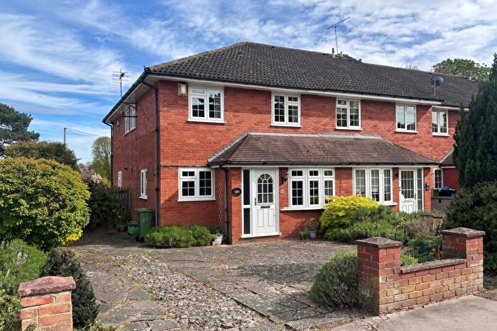 2 Bedroom End Of Terrace House For Sale In Scotts Lane, Bromley, BR2