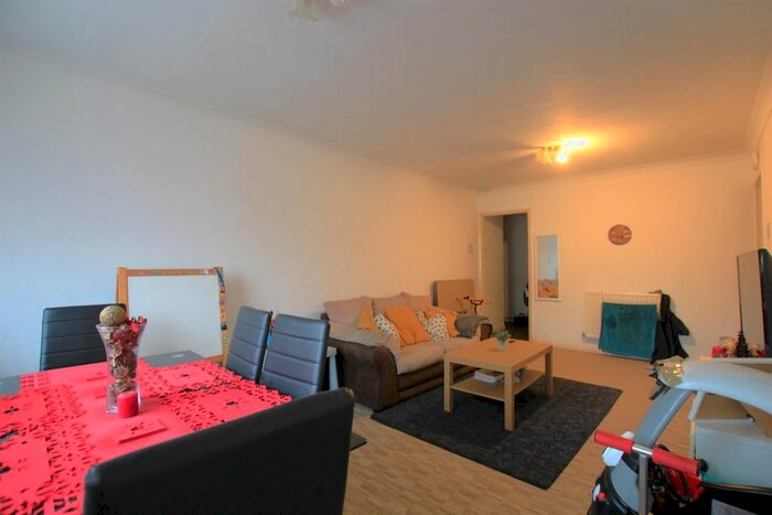 1 Bedroom Flat To Rent In The Gables, Heston Road, Heston, TW5